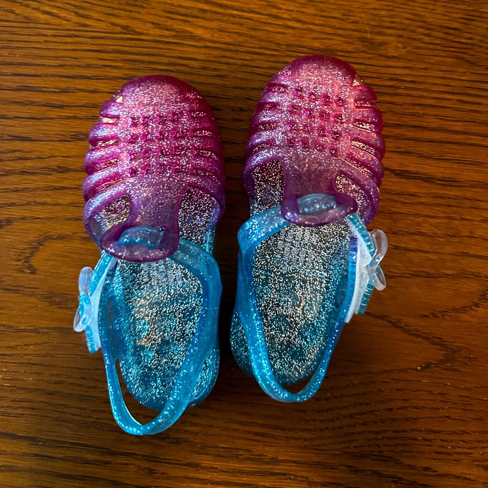 The Children’s Place ombré jellyfish fisherman sandals. Children’s size 8.
